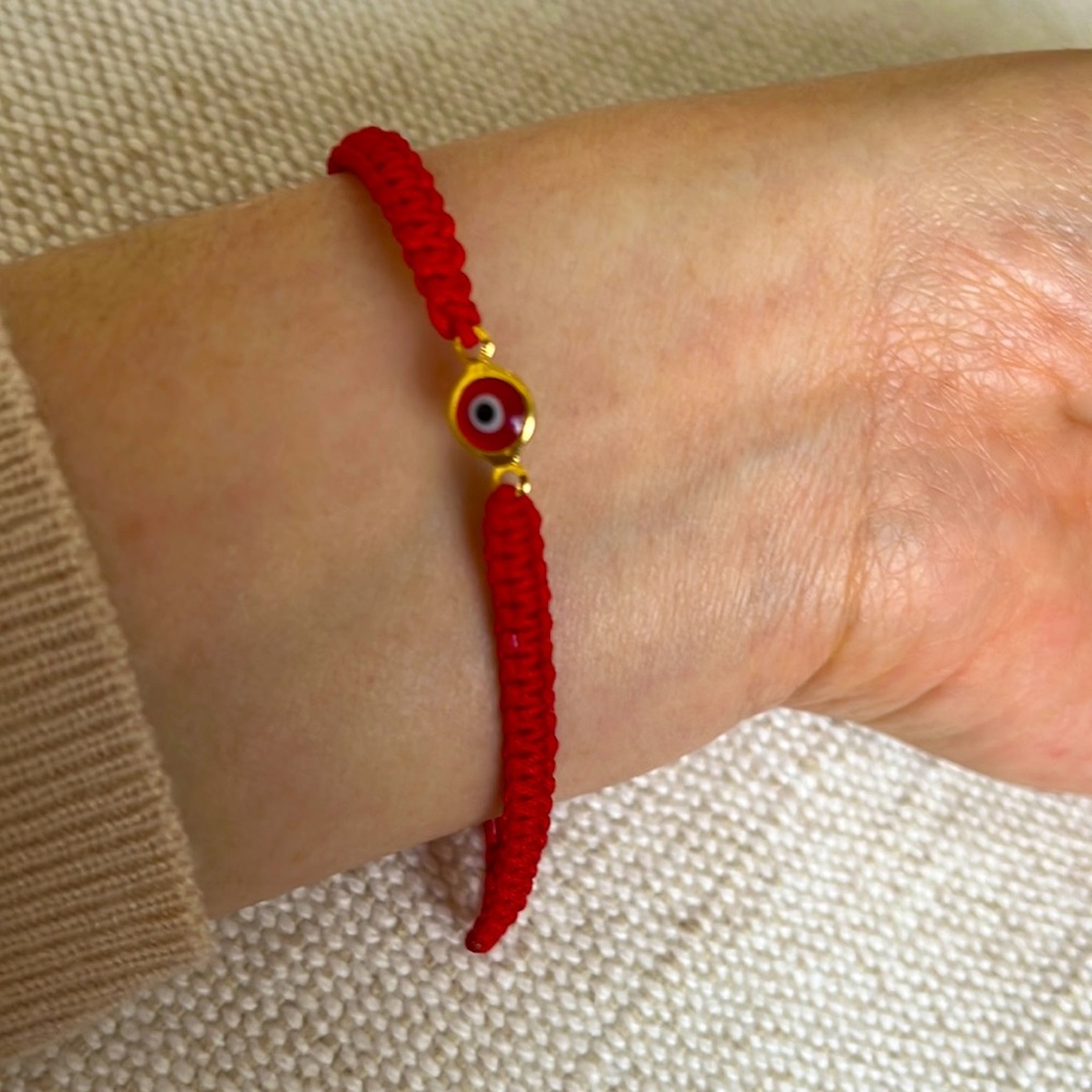 A two different design red handmade bracelets - Picture 1 of 5